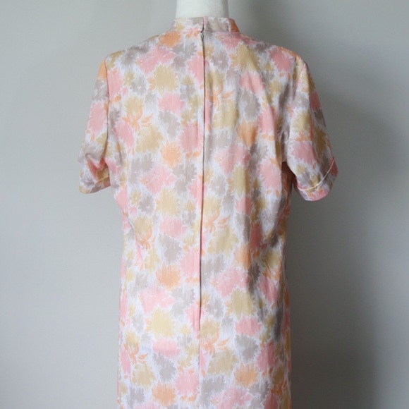 Vintage pastel tie-neck shift dress - Picture 6 of 7